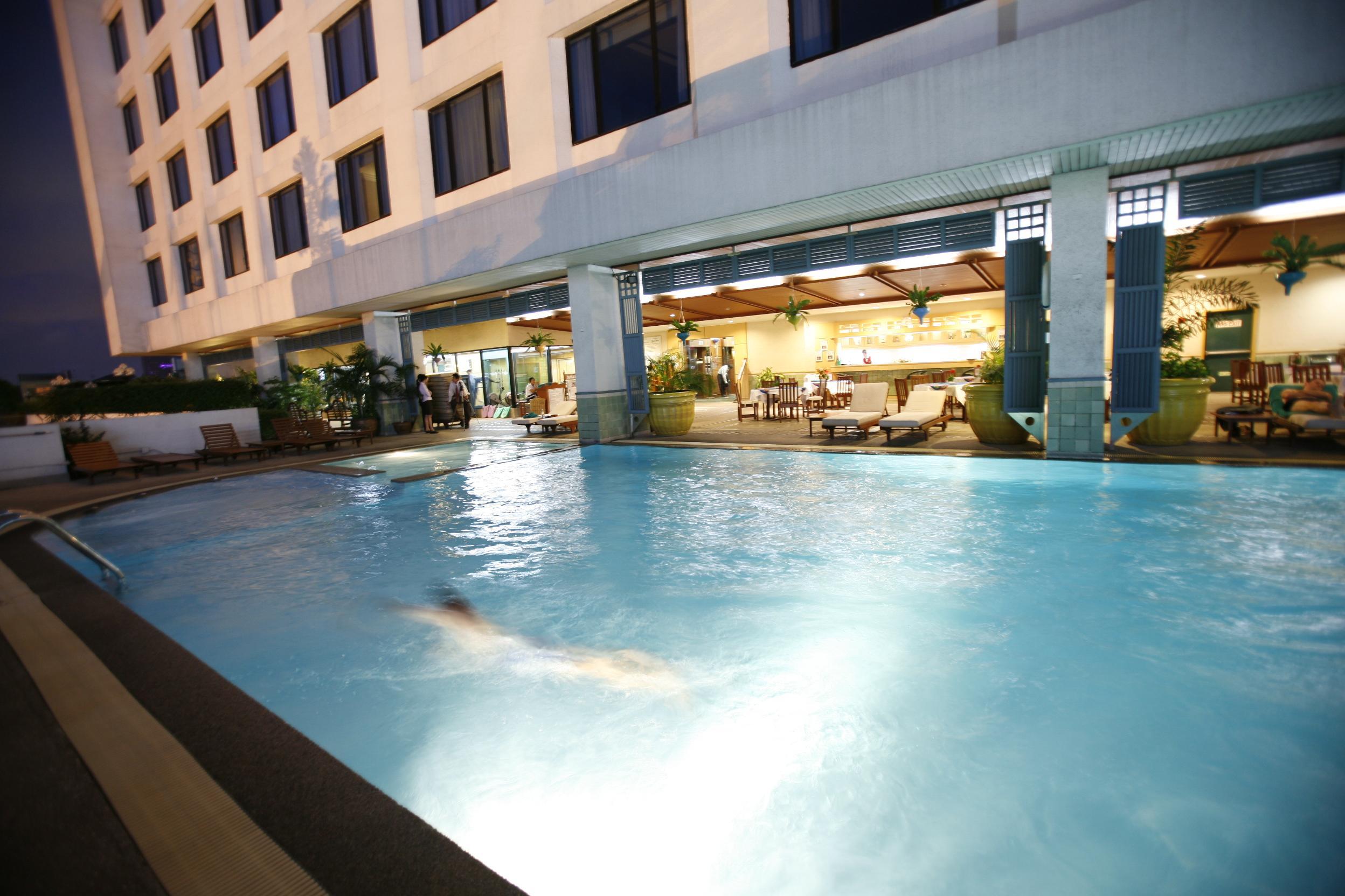Golden Tulip Sovereign Hotel Banguecoque Exterior foto