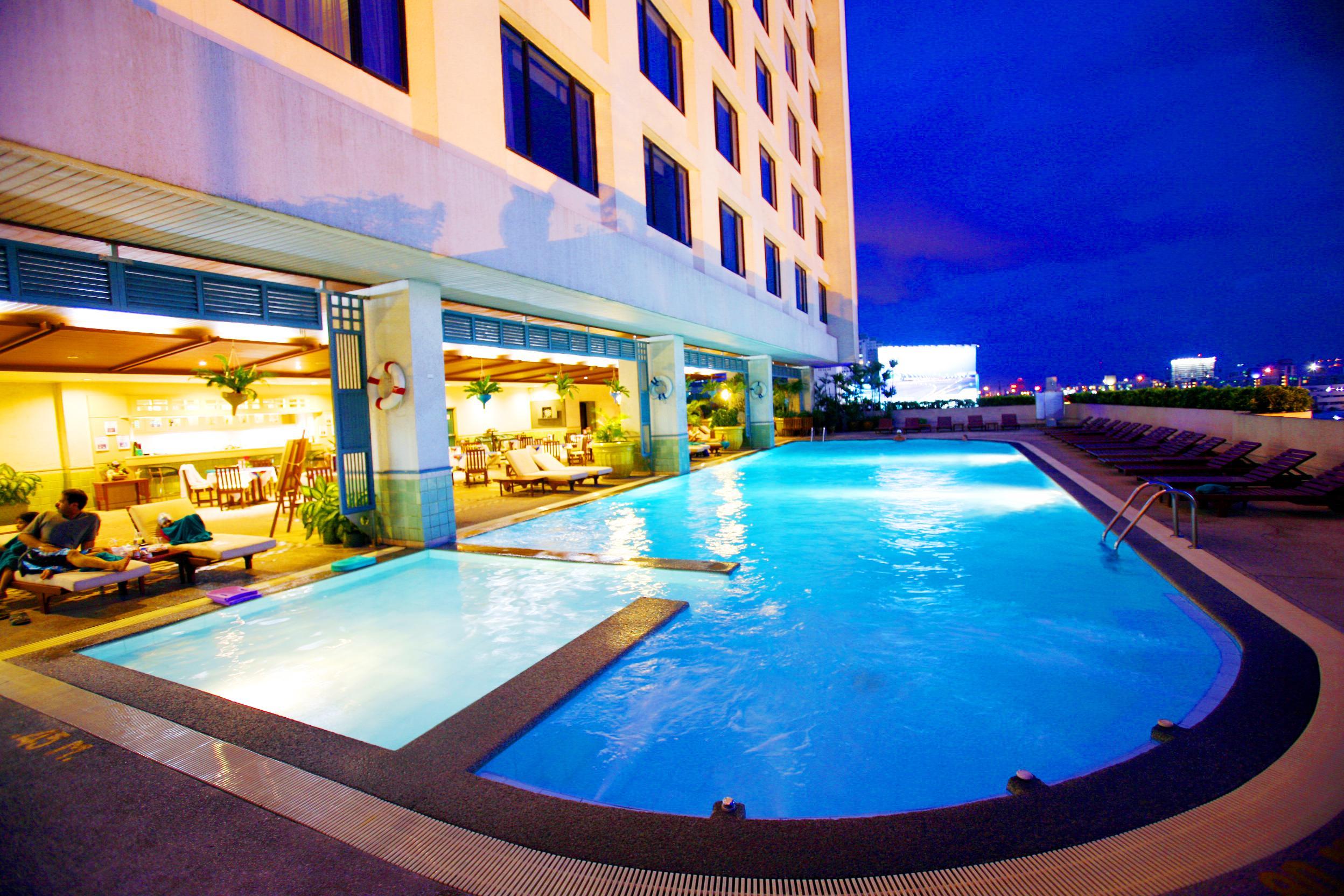 Golden Tulip Sovereign Hotel Banguecoque Exterior foto
