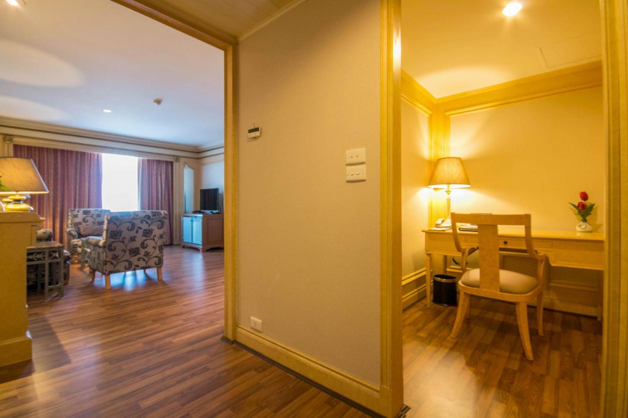 Golden Tulip Sovereign Hotel Banguecoque Exterior foto