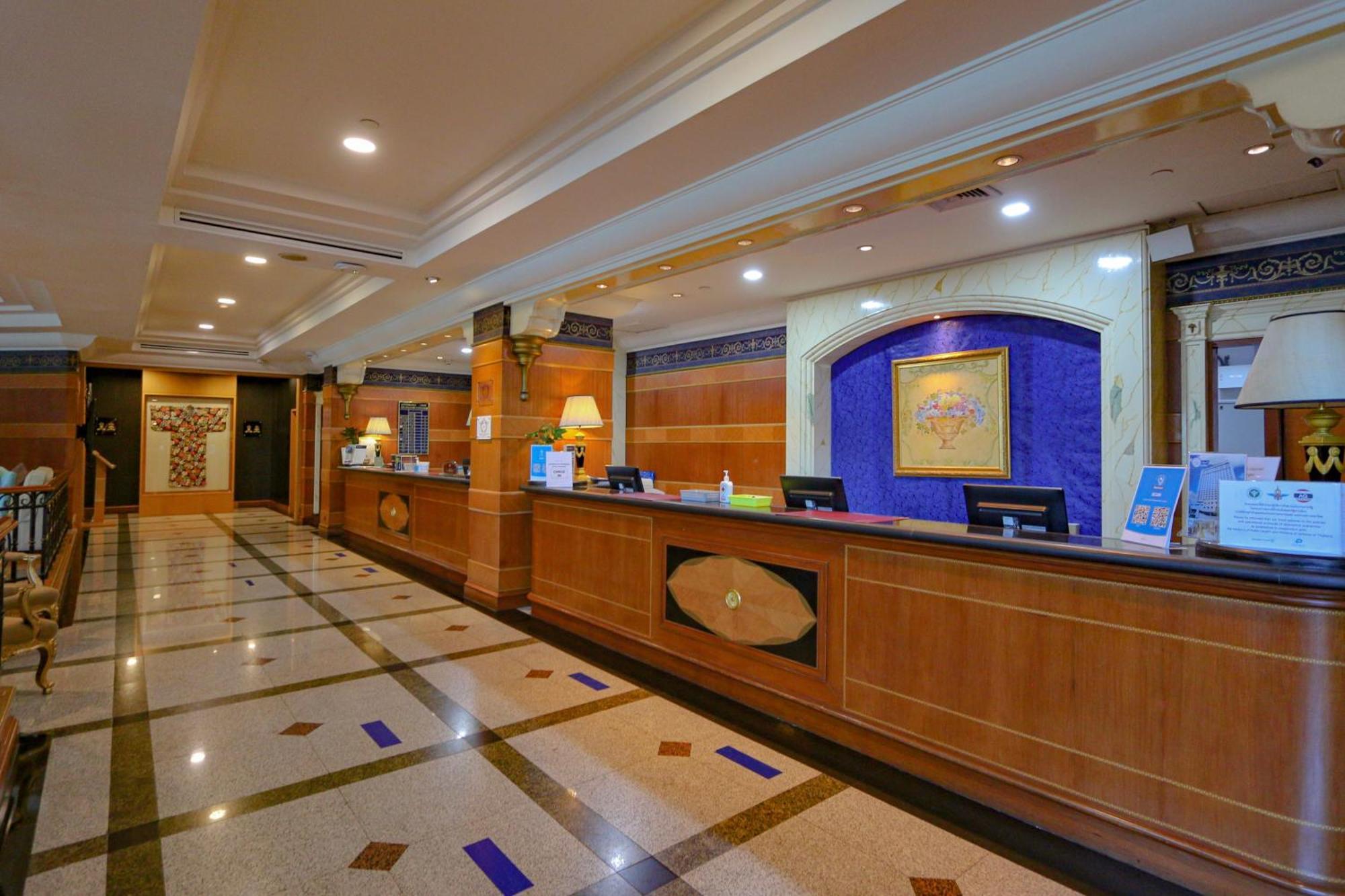 Golden Tulip Sovereign Hotel Banguecoque Exterior foto